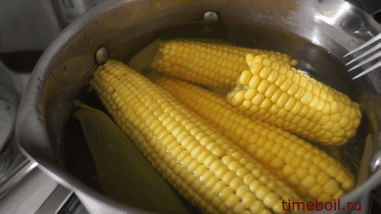 éplucher le maïs