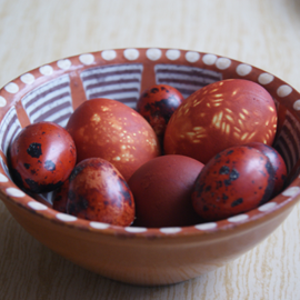 Oeufs de Pâques en pelure d'oignon