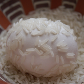 oeufs mouchetés pour Pâques