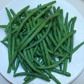 oloupané zelené fazole na salát