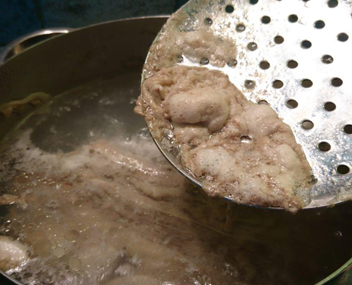 foam in a saucepan with beef