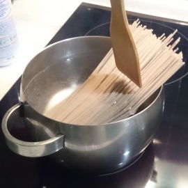 immerger complètement le soba dans l'eau