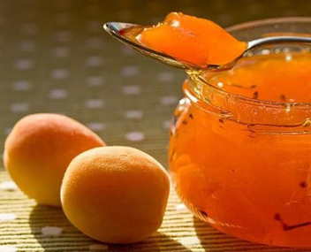 cook apricot jam