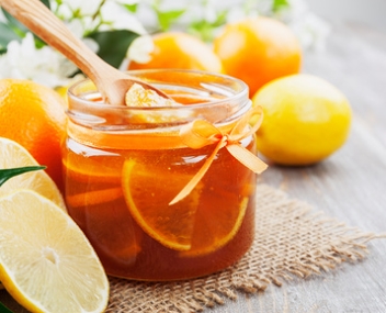 jam maken van sinaasappels en citroenen