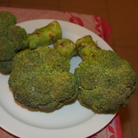 washed and peeled broccoli