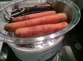 vařená mrkev v dvojitém kotli
